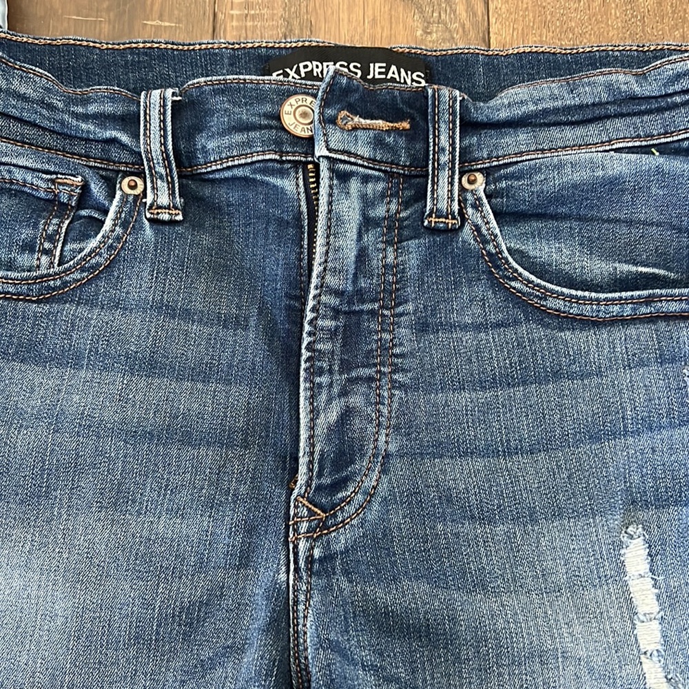2 Express Shorts - Picture 4 of 16